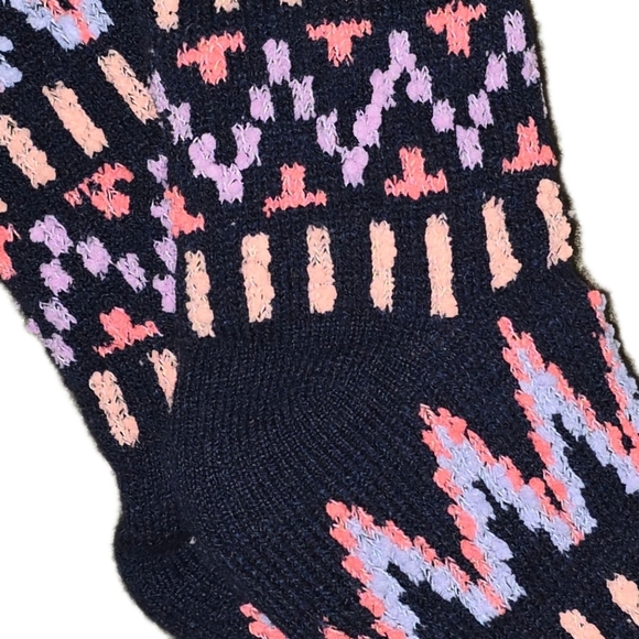 🆕Magellan Women's Snow Place Lodge Fuzzy Stocking Socks - Size 4-10 - NWT - Picture 2 of 3